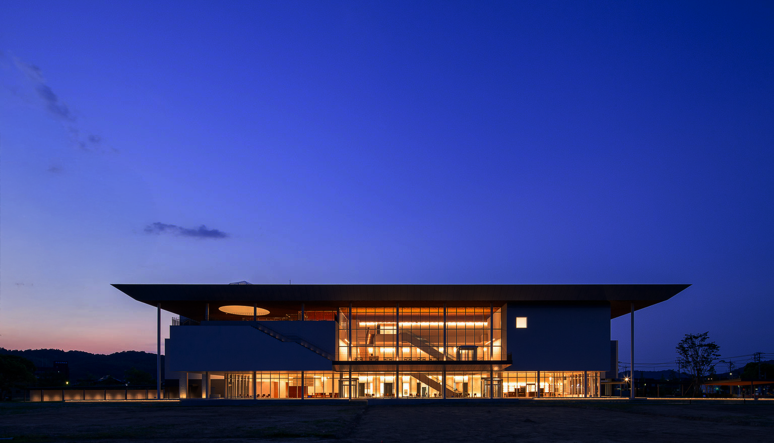 夜間開館を実施します（７月・８月）